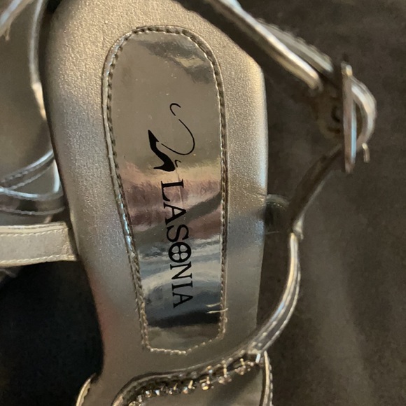 Lasonia, 3 1/2” silver sparkle heels, decorated with gems ✨✨✨size 6 1/2 - Picture 6 of 13